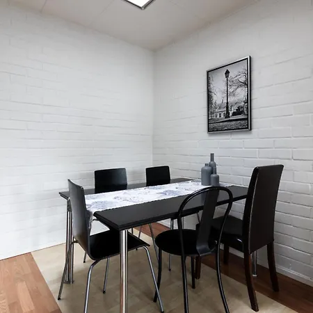 Spacious And Cozy 2 Bedroom For 7 Apartment *
